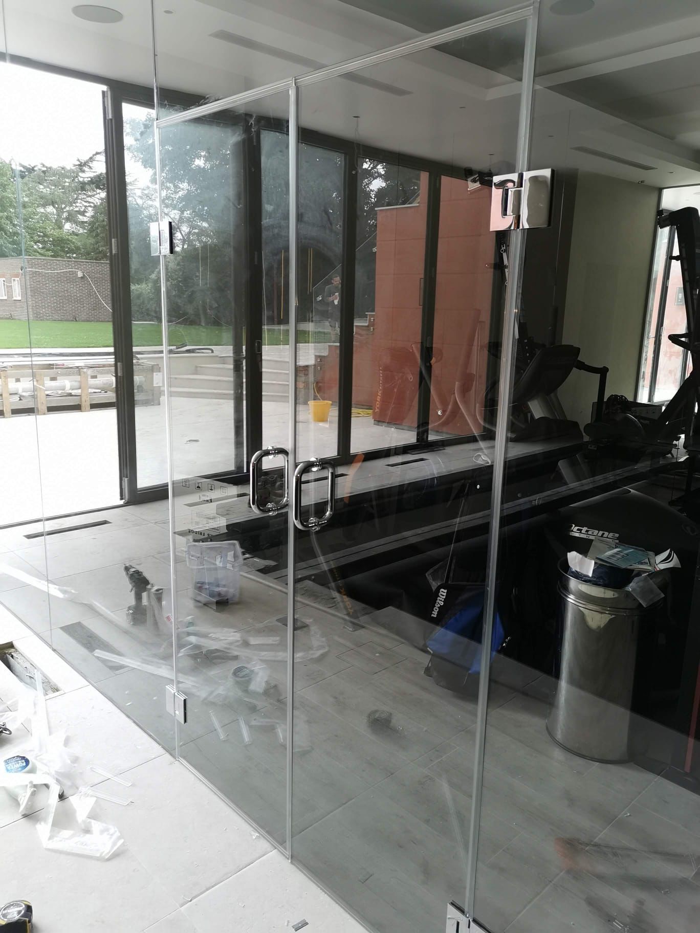 Glass splashback with metallic finish, London